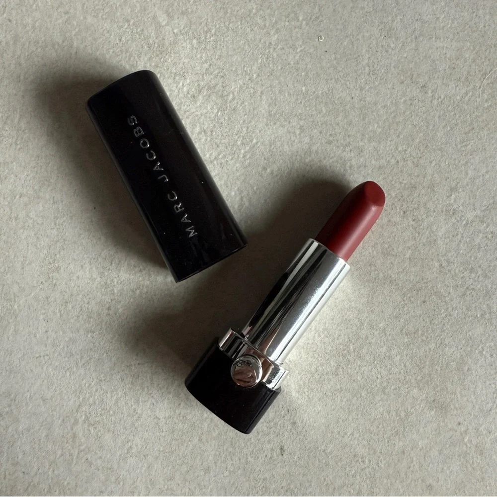 Marc Jacobs Le Marc Lip Crème Lipstick 208 Miss Scarlet